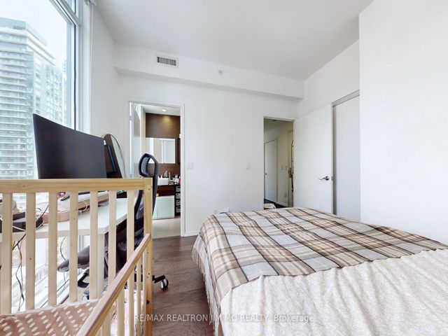 1402 - 75 St Nicholas St