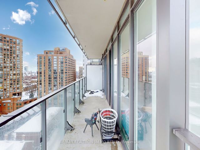 1402 - 75 St Nicholas St