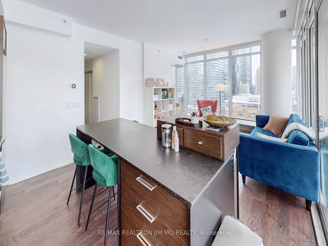 1402 - 75 St Nicholas St