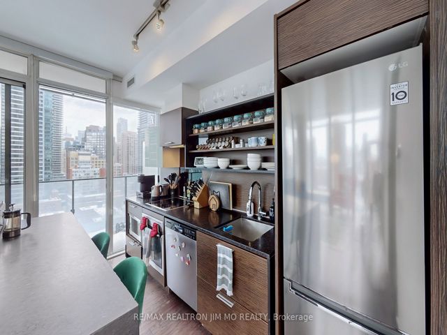 1402 - 75 St Nicholas St