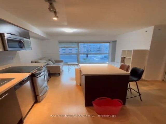 817 - 386 Yonge St