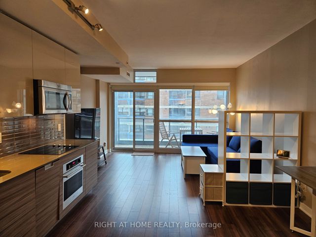 705 - 210 Simcoe St