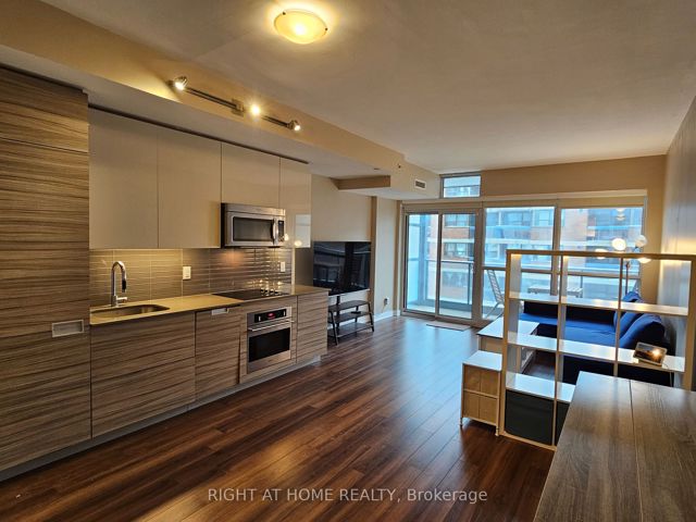 705 - 210 Simcoe St