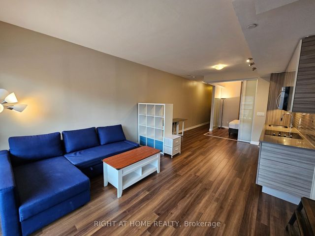 705 - 210 Simcoe St