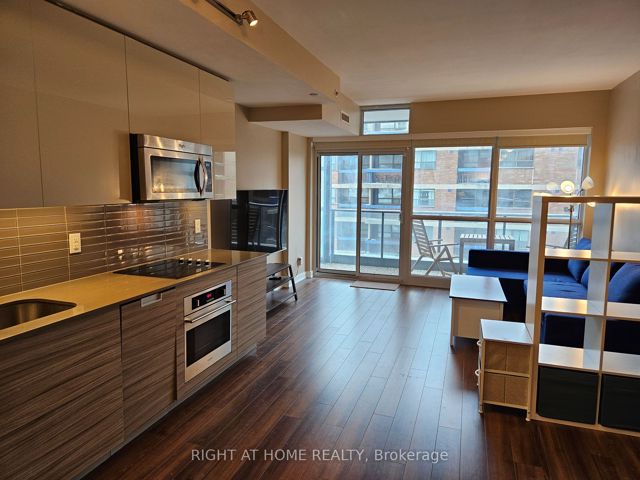 705 - 210 Simcoe St