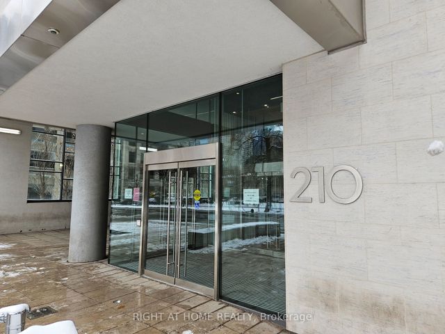 705 - 210 Simcoe St