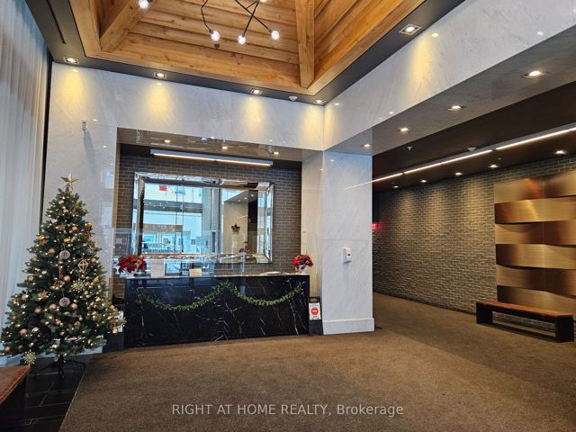 705 - 210 Simcoe St