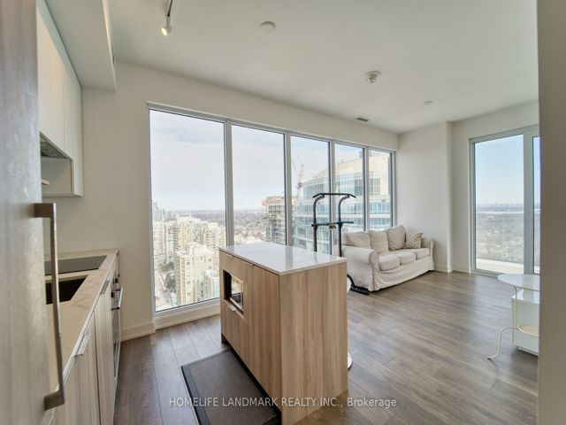 2808 - 15 Holmes Ave