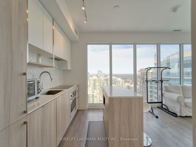 2808 - 15 Holmes Ave