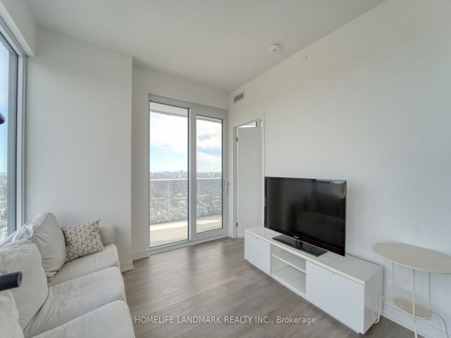 2808 - 15 Holmes Ave