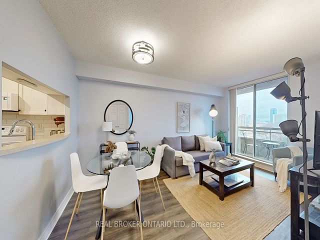 917 - 1700 Eglinton Ave E