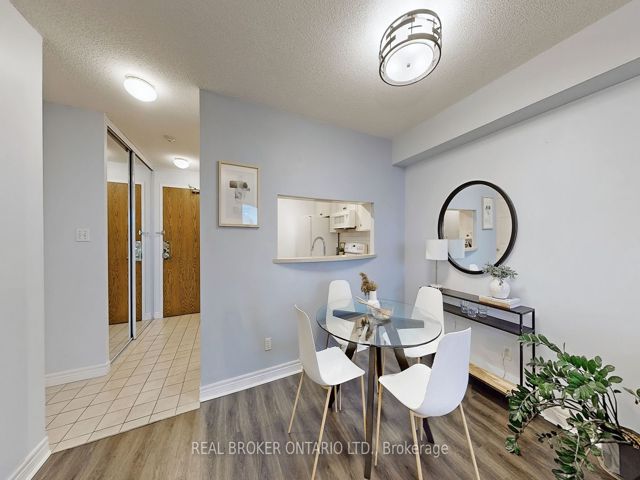 917 - 1700 Eglinton Ave E