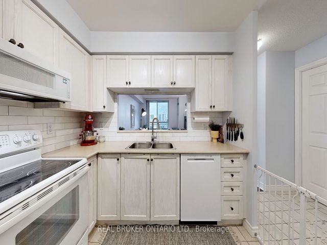 917 - 1700 Eglinton Ave E
