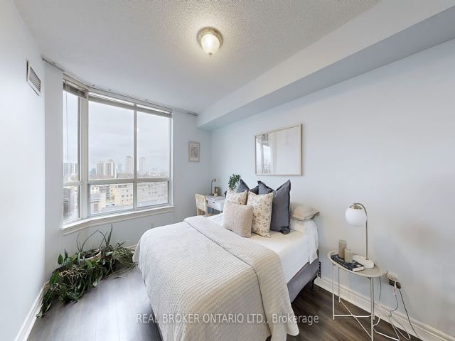 917 - 1700 Eglinton Ave E