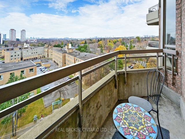 917 - 1700 Eglinton Ave E