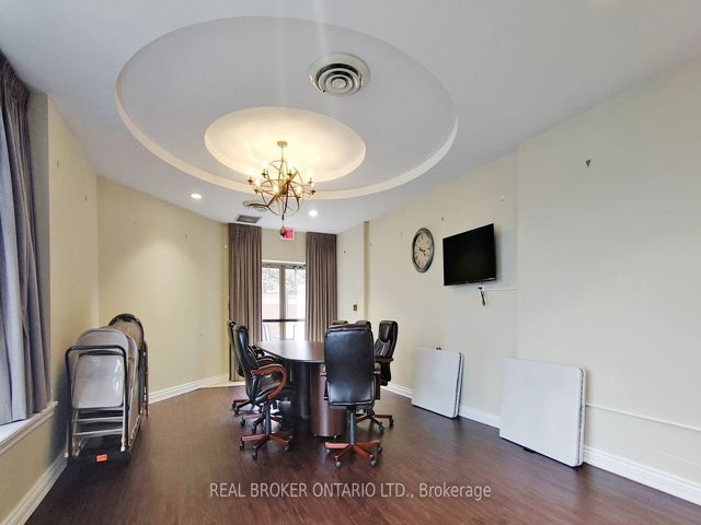 917 - 1700 Eglinton Ave E