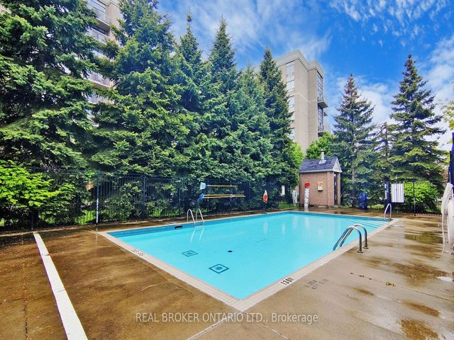 917 - 1700 Eglinton Ave E