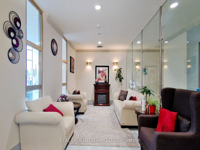 917 - 1700 Eglinton Ave E