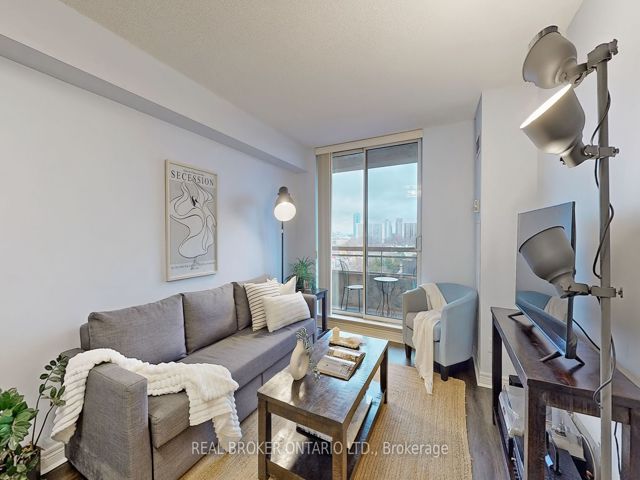 917 - 1700 Eglinton Ave E