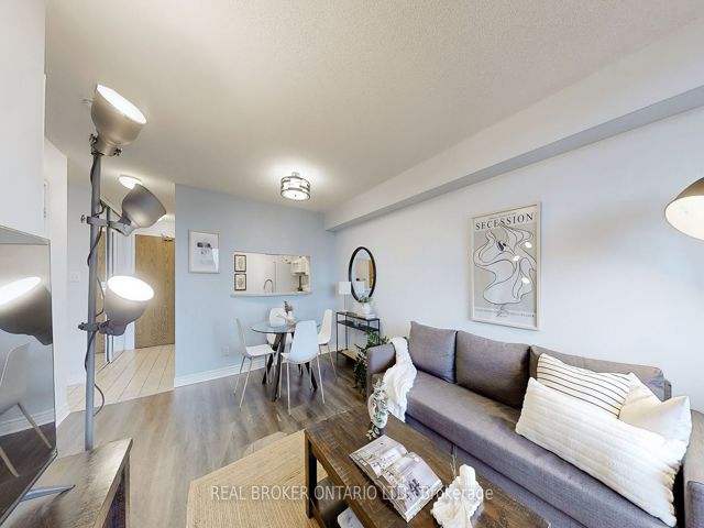 917 - 1700 Eglinton Ave E