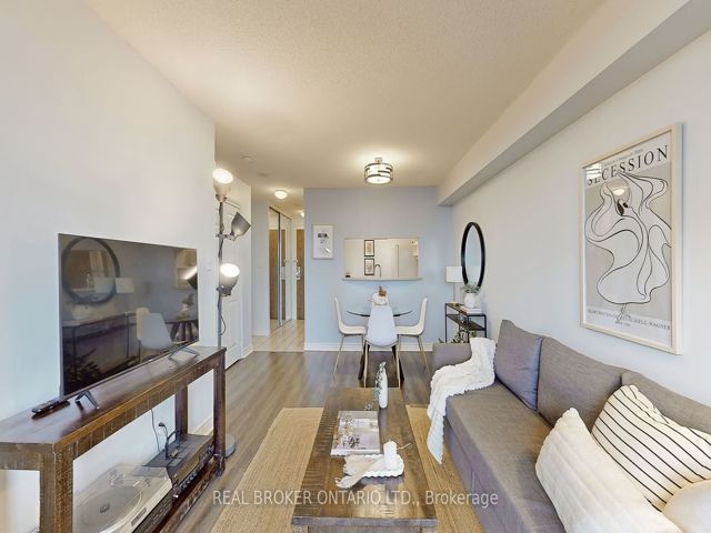 917 - 1700 Eglinton Ave E