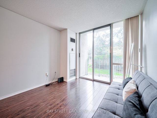 106 - 18 Pemberton Ave