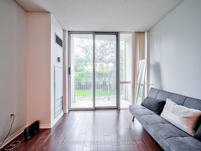 106 - 18 Pemberton Ave