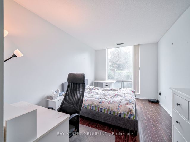 106 - 18 Pemberton Ave