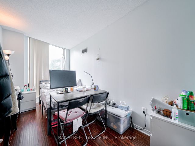 106 - 18 Pemberton Ave