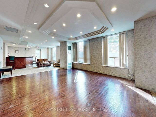 106 - 18 Pemberton Ave