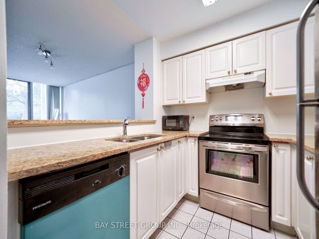 106 - 18 Pemberton Ave