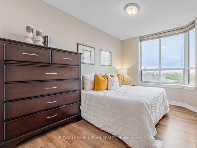 720 - 1700 Eglinton Ave E