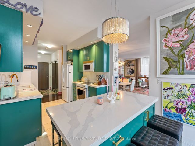402 - 28 Linden St