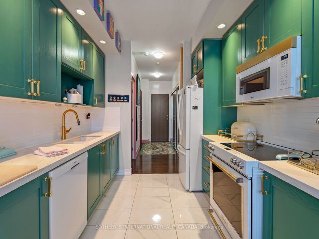 402 - 28 Linden St
