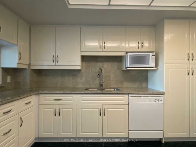 2202 - 55 Skymark Dr