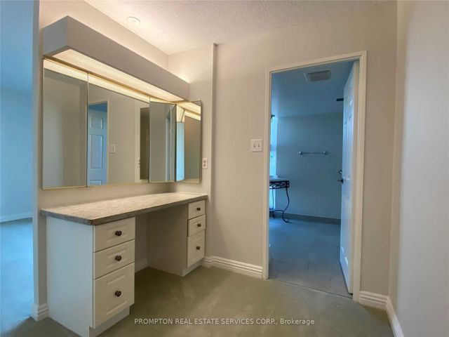 2202 - 55 Skymark Dr