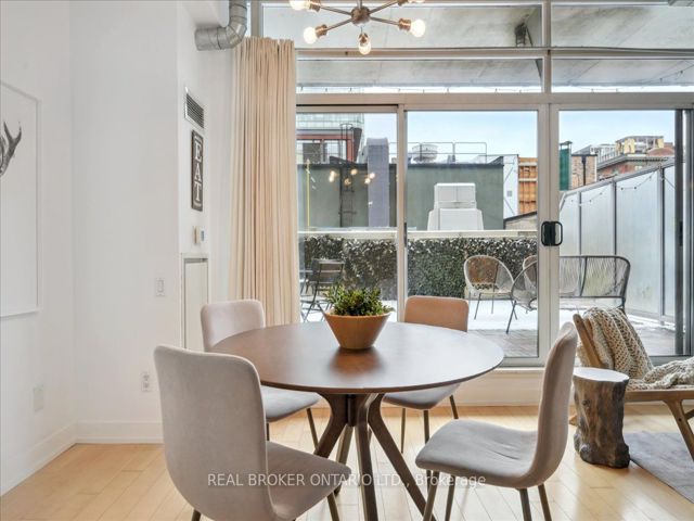 211 - 66 Portland St
