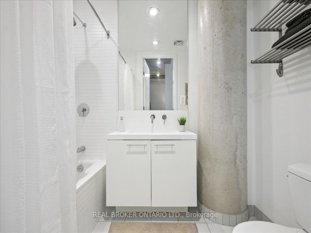 211 - 66 Portland St