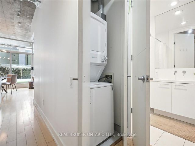 211 - 66 Portland St