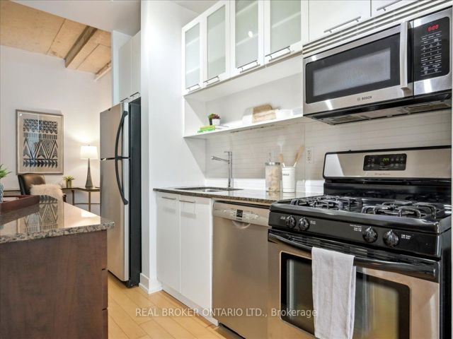 211 - 66 Portland St