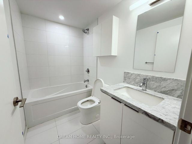 829 - 230 Simcoe St
