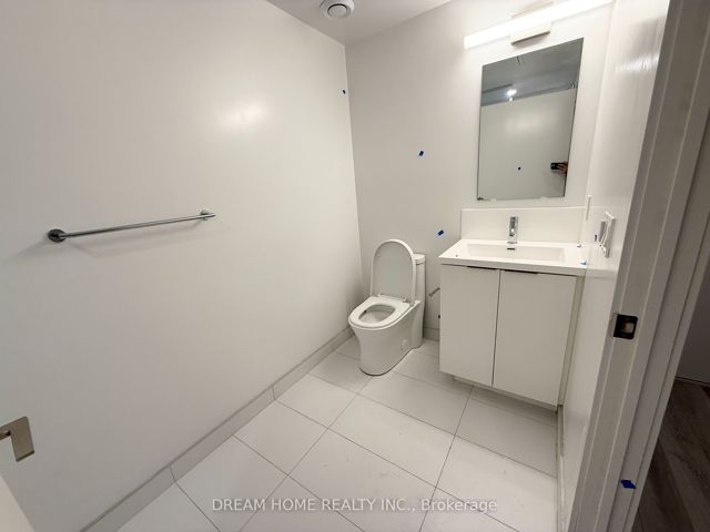 829 - 230 Simcoe St