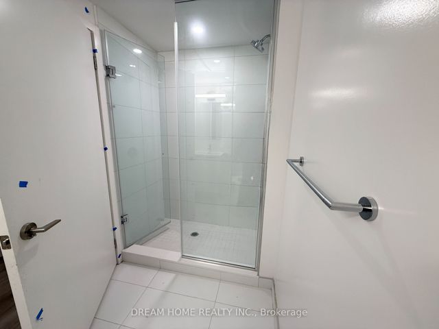 829 - 230 Simcoe St