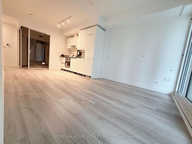 829 - 230 Simcoe St