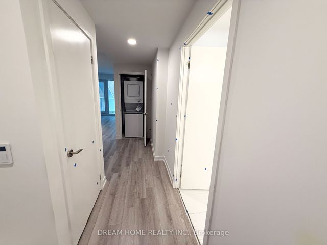 829 - 230 Simcoe St