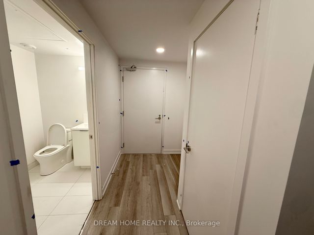 829 - 230 Simcoe St
