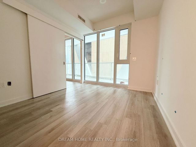 829 - 230 Simcoe St