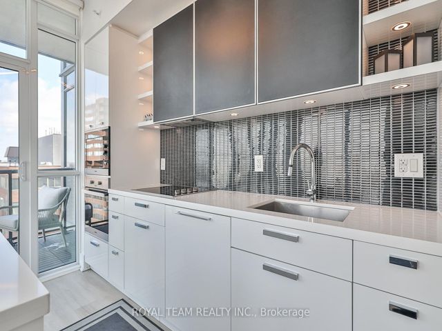 1403 - 32 Davenport Rd