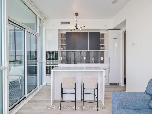 1403 - 32 Davenport Rd