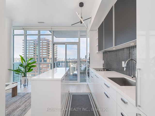1403 - 32 Davenport Rd